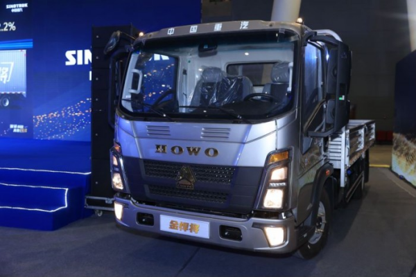 七星標(biāo)準(zhǔn) 百煉成金 HOWO輕卡全新產(chǎn)品金悍將上市