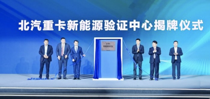 常州地產(chǎn)首款新能源重卡閃耀能博會