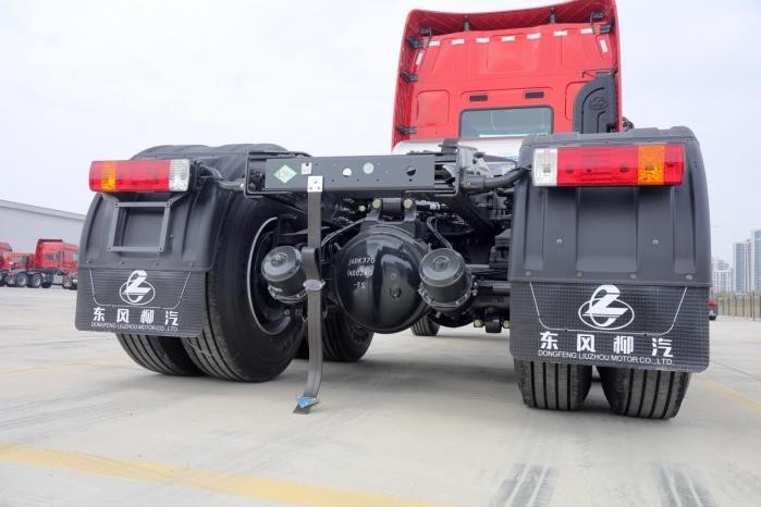 乘龍H7康明斯530馬力LNG牽引車重磅出擊,助力卡友創(chuàng)富之路