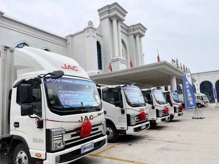 擇一車“白首”武漢王總終遇帥鈴圓夢中長途城際冷鏈物流！