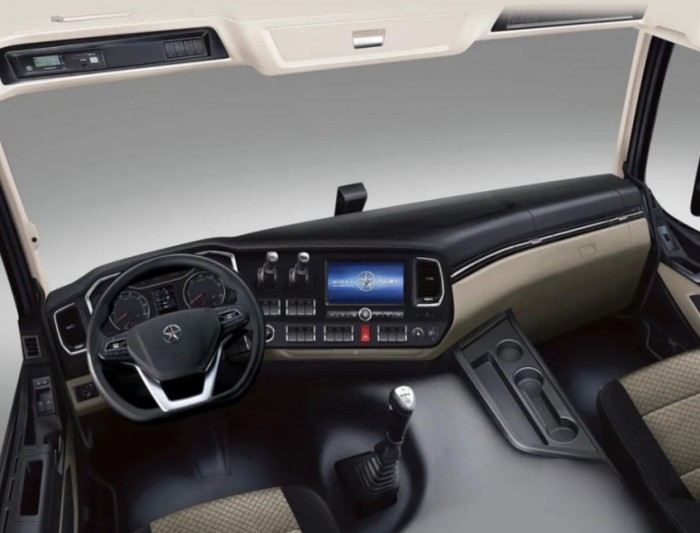 能掙會省的盈利神器,為何越來越多的卡友選擇大運新N8E 3.0版牽引車?