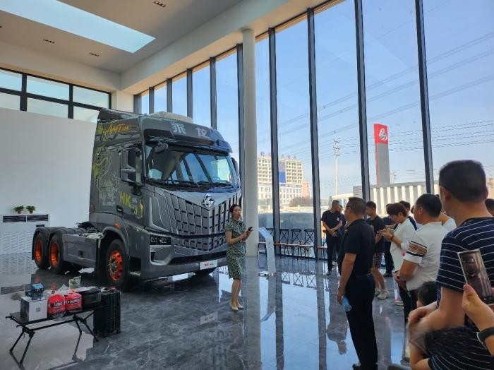 向5.1萬臺沖刺，東風柳汽乘龍2023年半年經銷商會召開！