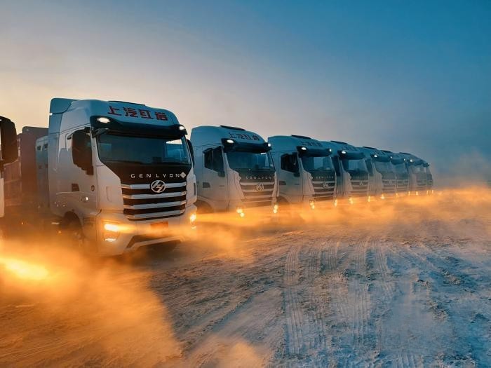 上汽紅巖CNG重卡燒氣不費(fèi)跑車不貴？來聽聽新疆卡友怎么說