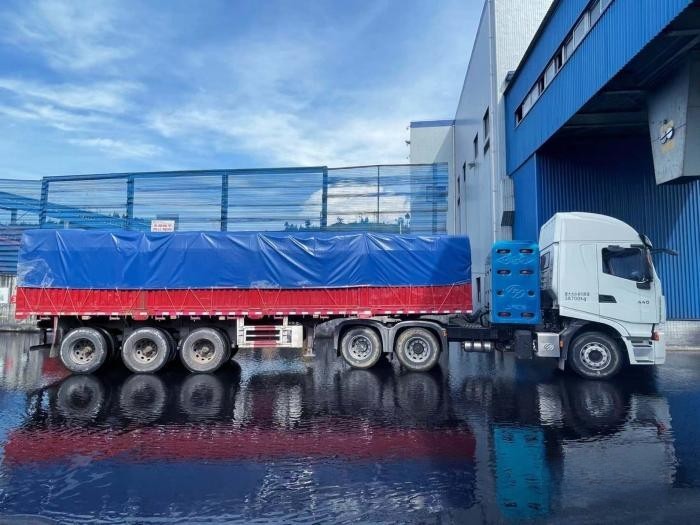 上汽紅巖CNG重卡燒氣不費(fèi)跑車不貴？來聽聽新疆卡友怎么說