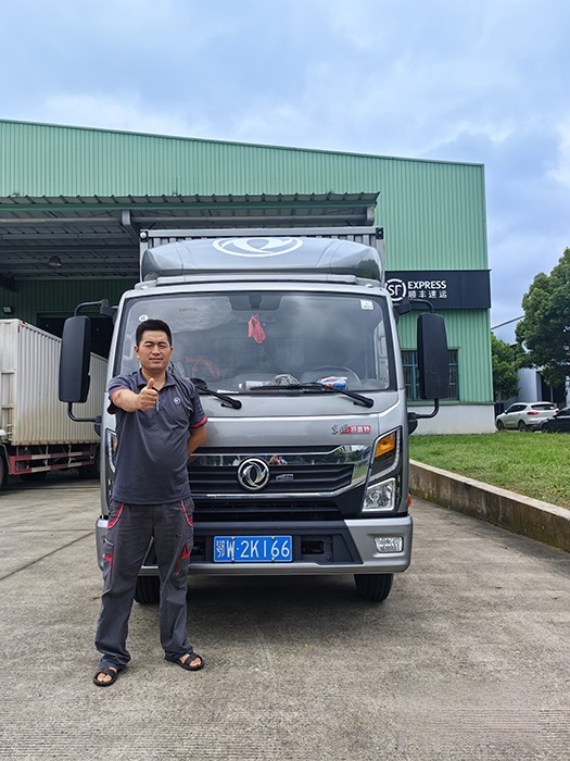卡友兄弟說:快遞小哥與東風凱普特星云堅定勇行