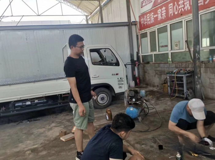 高“烤”中的“車大夫” 領(lǐng)航服務(wù)暖人心