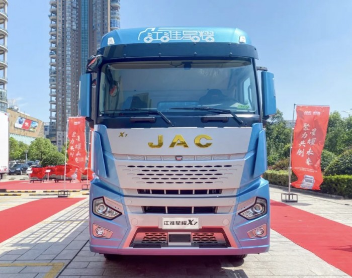 綠通運輸黑馬,江淮星耀X7 8×4載貨車請你吃新鮮西瓜