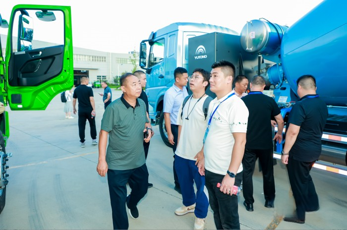 “清一色綠色軍團”,“鐵粉”為啥一次性訂購50臺宇通新能源重卡?