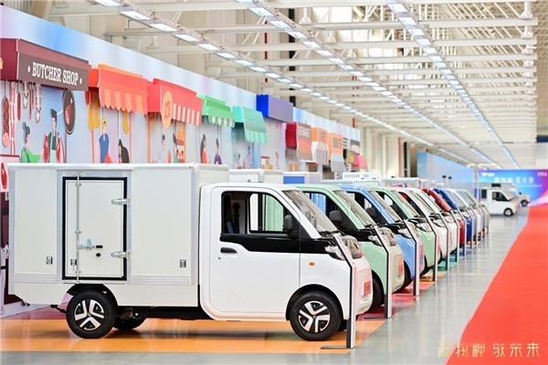 北汽雷馳新能源MINI卡：城市配送新寵，一車多用實力派