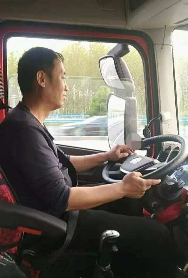 中國重汽全新一代豪沃MAX WP15NG節氣王 引領省心多賺新潮流