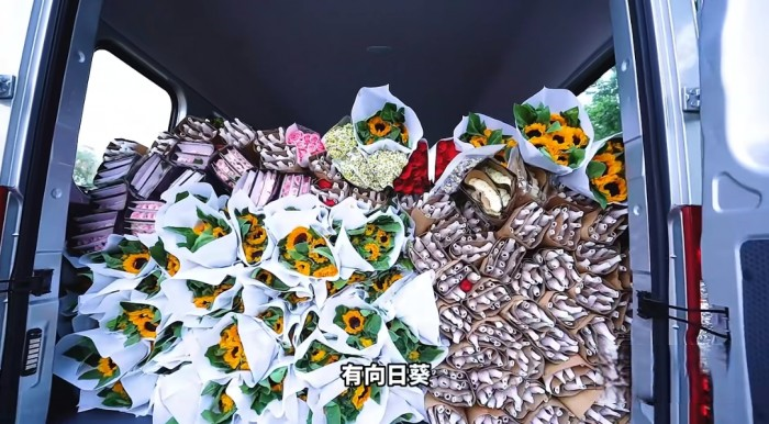 東風(fēng)御風(fēng)V9+ & 四葉咖咖啡，送出秋天的第一份浪漫