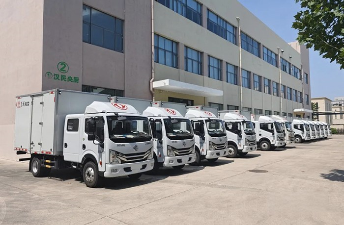 68臺東風(fēng)多利卡交付,用實(shí)力守護(hù)孩子們的餐桌