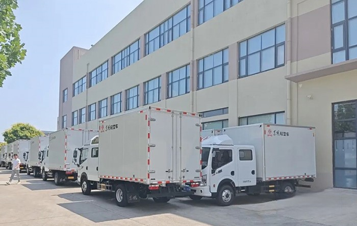 68臺東風(fēng)多利卡交付,用實(shí)力守護(hù)孩子們的餐桌