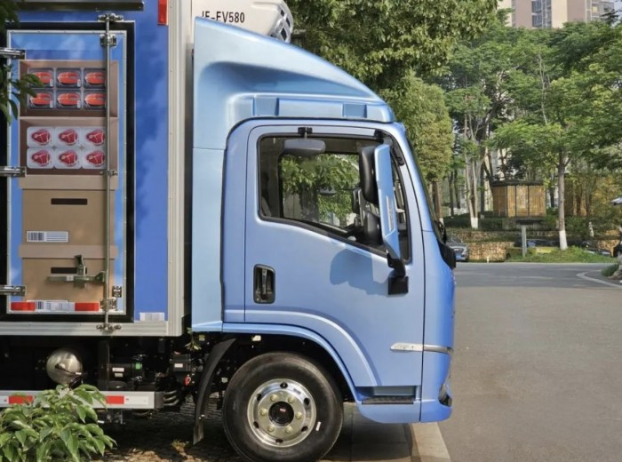 長續航、更安全,藍擎·悅EH Pro再樹高端電動輕卡新標桿