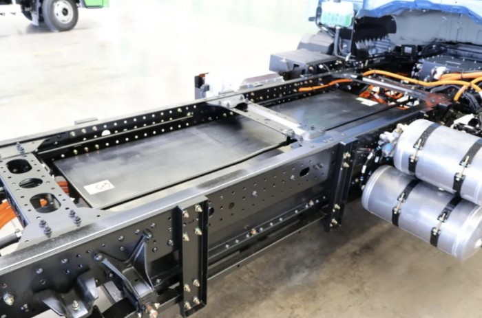 長續航、更安全,藍擎·悅EH Pro再樹高端電動輕卡新標桿