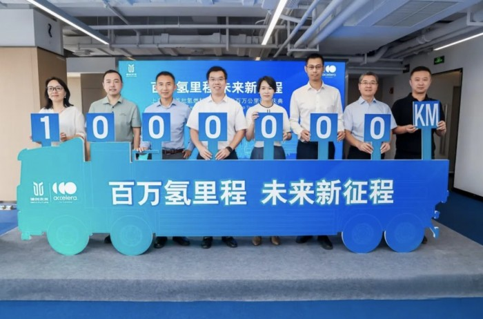 首批由康明斯Accelera氫燃料電池驅動的渣土車累計安全運行突破100萬公里