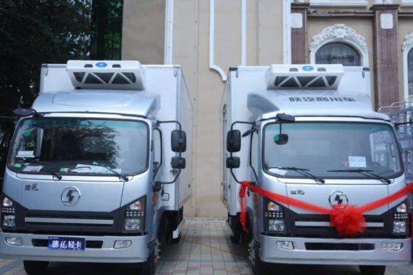 大客戶現場簽約430臺 陜汽商用車德龍輕卡邯鄲震撼上市