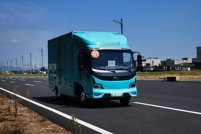 慶鈴EVM600純電動輕卡,一舉奪獲輕型貨廂組(輕卡組)全能金獎、最佳節(jié)能能力獎、最佳續(xù)航能力獎、最佳動力性能獎、最佳制動性能獎五項大獎。