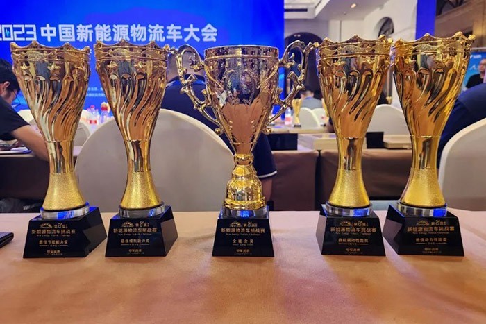 慶鈴EVM600純電動輕卡,一舉奪獲輕型貨廂組(輕卡組)全能金獎、最佳節(jié)能能力獎、最佳續(xù)航能力獎、最佳動力性能獎、最佳制動性能獎五項大獎。