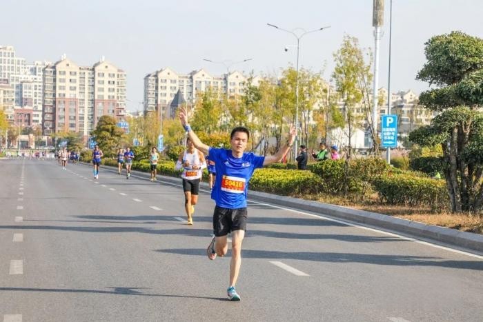 賽事官方唯一指定用車 飛碟汽車與跑友們共赴“日馬”之約!