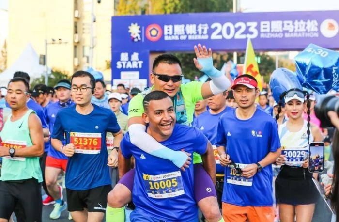 賽事官方唯一指定用車 飛碟汽車與跑友們共赴“日馬”之約!