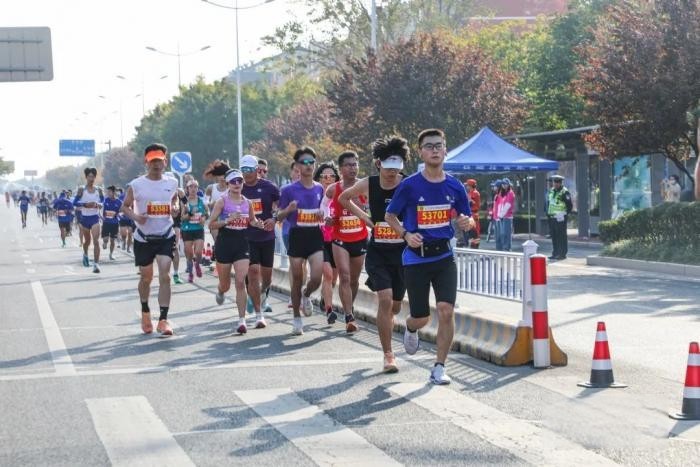 賽事官方唯一指定用車 飛碟汽車與跑友們共赴“日馬”之約!